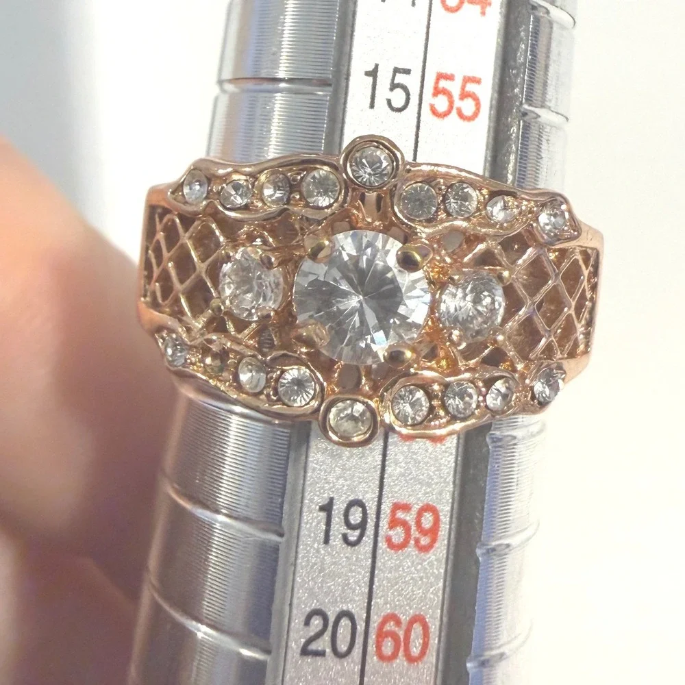 Avon Vintage Rose Gold Tone‎ Lattice Statement Ring Clear Crystal Size 8.5